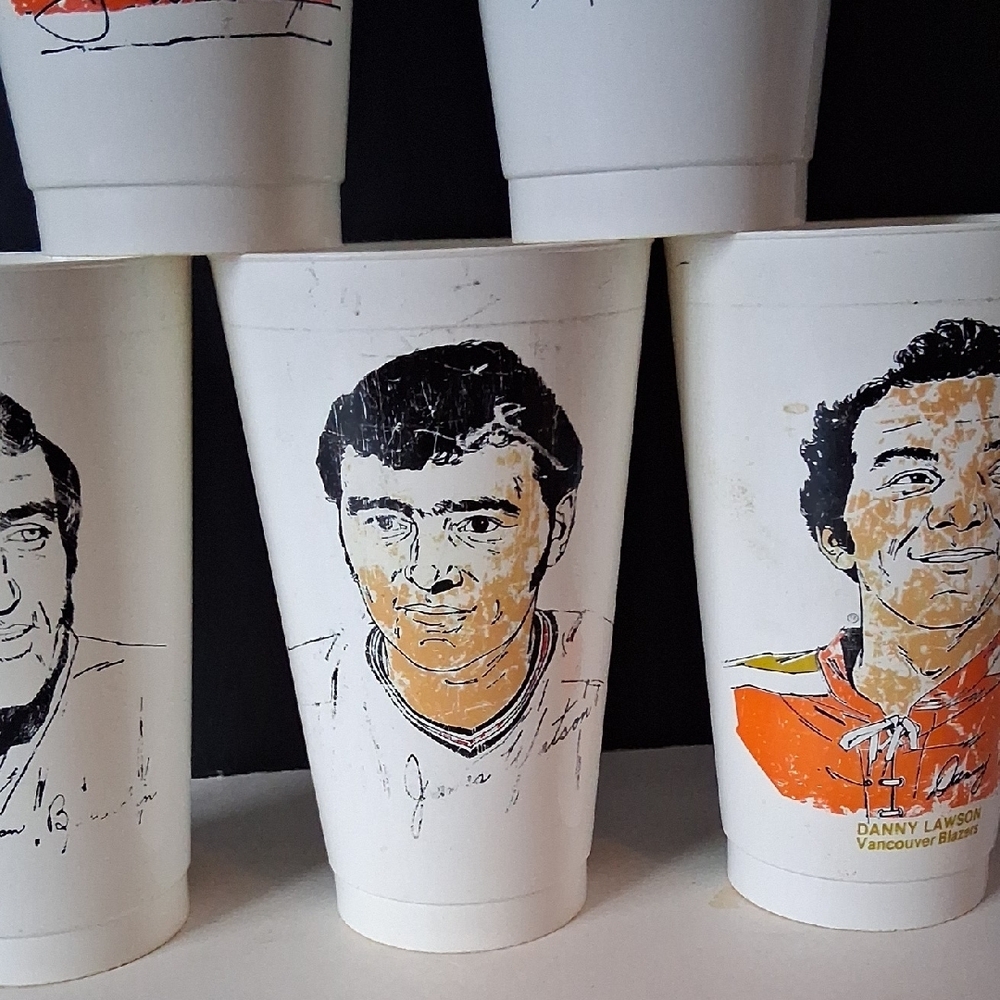 Vintage WHA Illustrated White and Orange Cups Set - Picture 13 of 16
